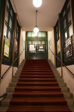 Stiegenaufgang

Theaterverein Wiener Metropol
Direktion: Dr. Peter Hofbauer