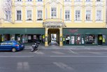 Fassade Hernalser Hauptstraße 55

Theaterverein Wiener Metropol
Direktion: Dr. Peter Hofbauer